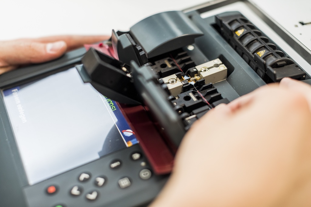 Herstellung von Produkten für die Glasfaser-Technologie
